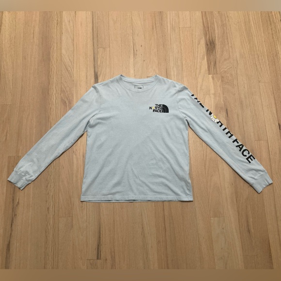 THE NORTH FACE 🌼 Light Blue Floral Long Sleeve Graphic Tee - Picture 5 of 13